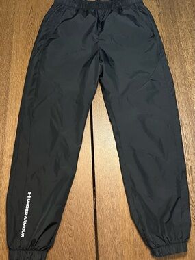 Under Armour Black Athletic Windbreaker Pants with White Logo Sz Small TALL
